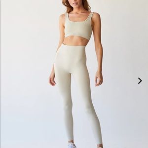 SET Active Leggings and Bra — Oat Milk